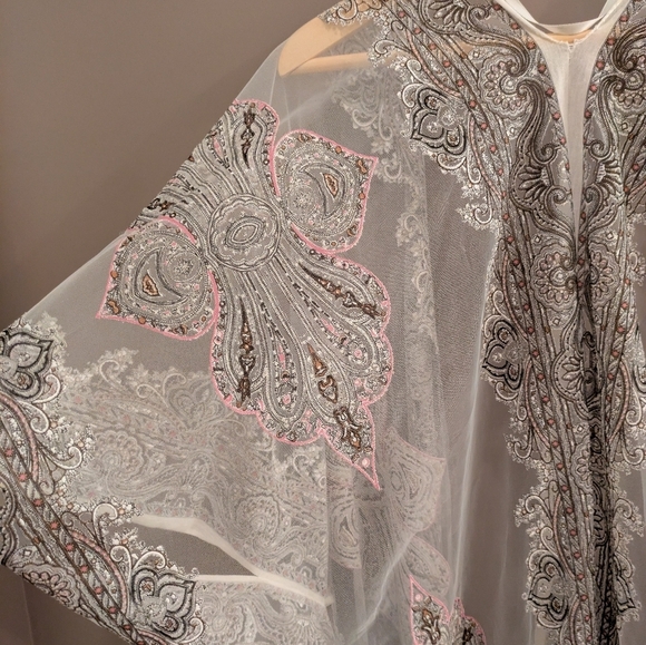 Pretty Persuasions OS Shawl - Picture 6 of 8